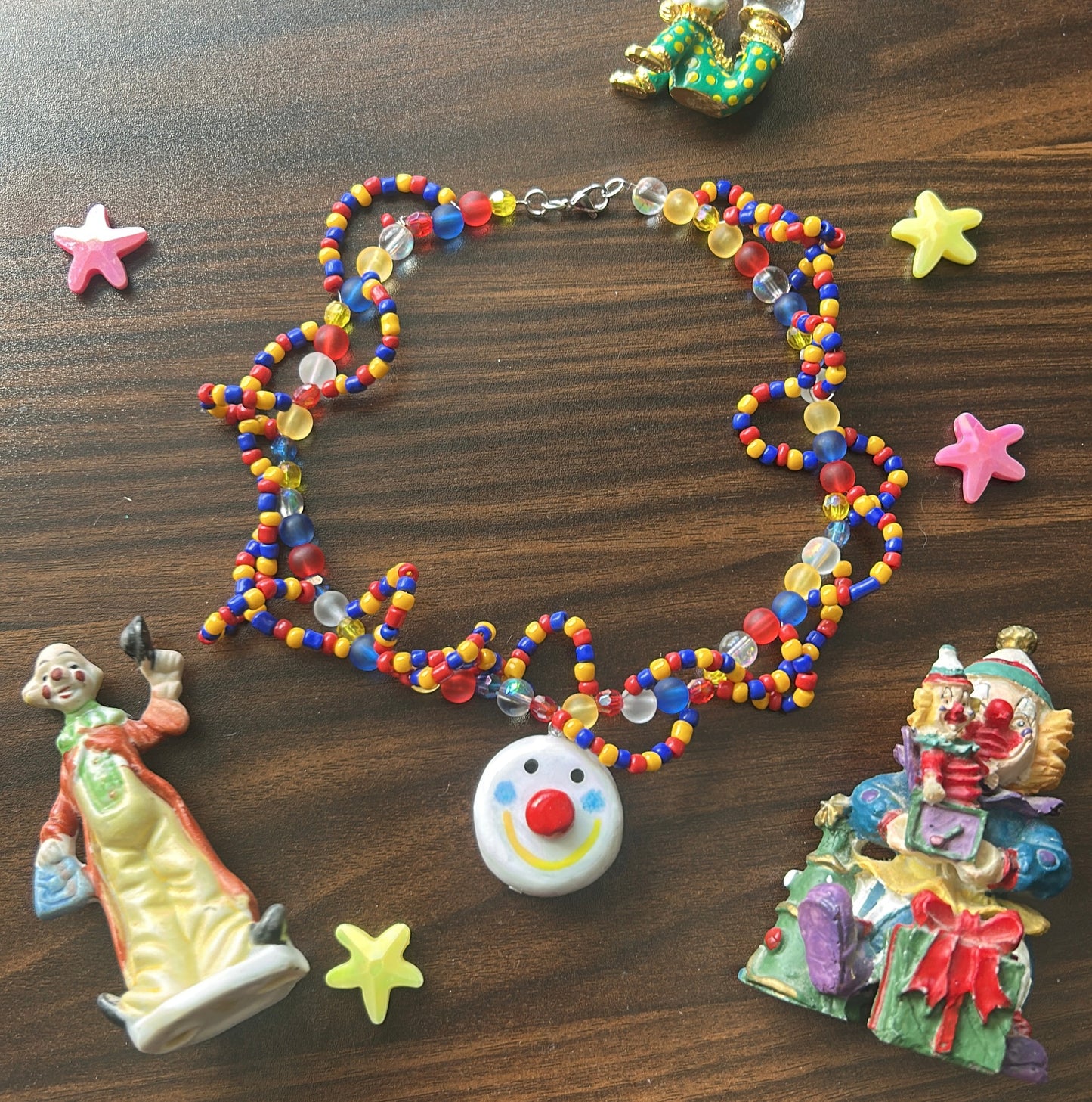 Swirly clown necklace