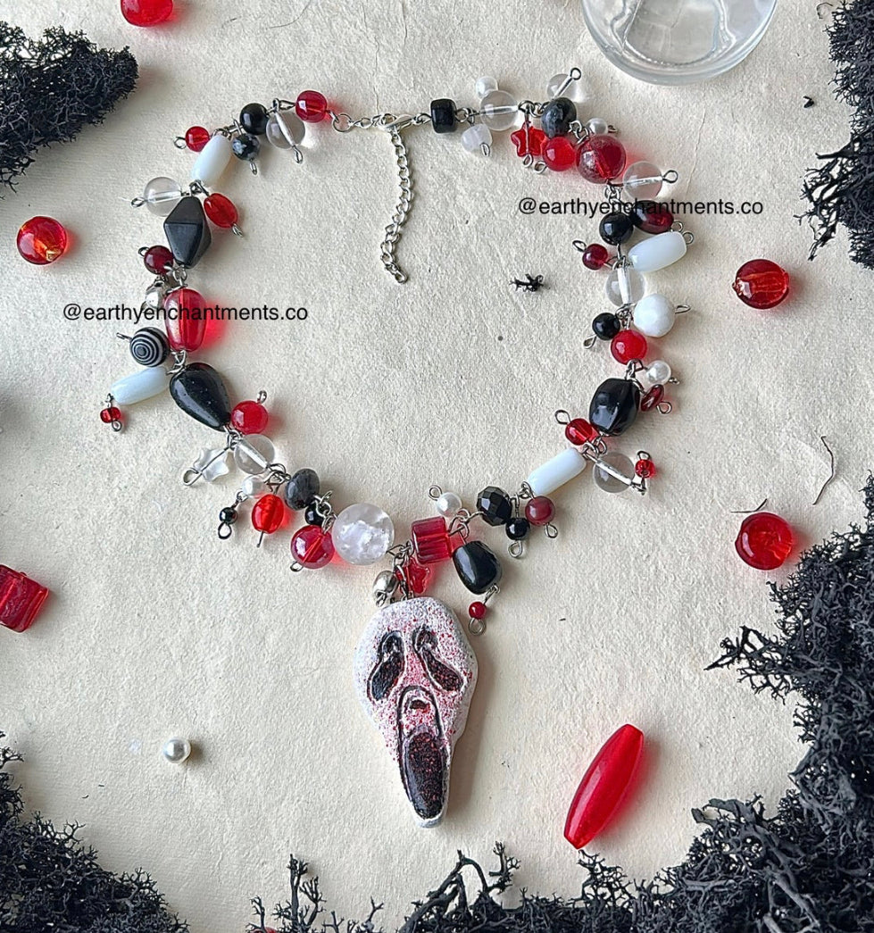 Scream clutter necklace