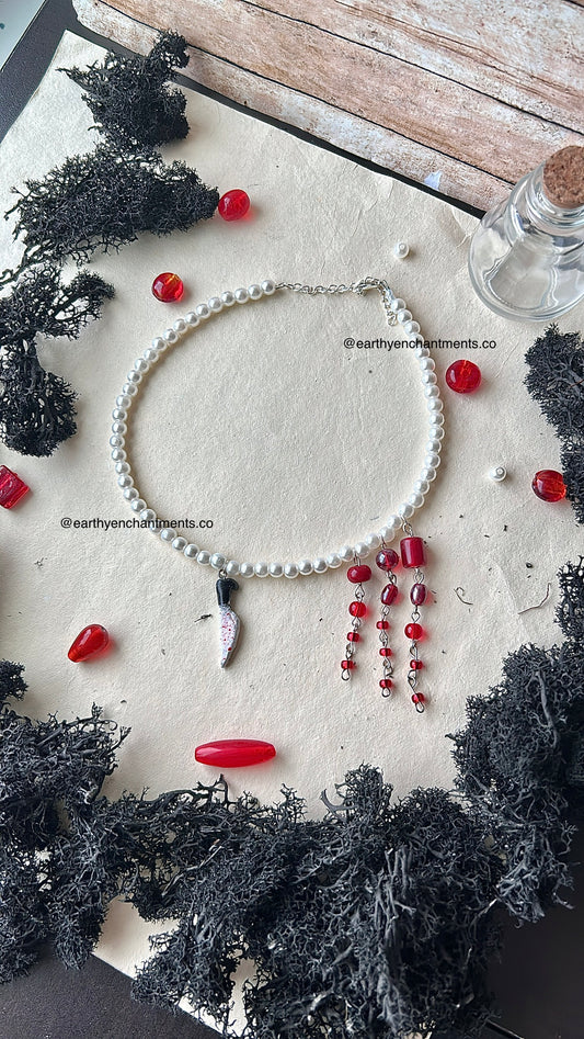 Pearly blood necklace